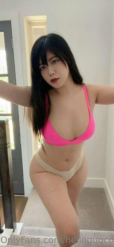 This pink highlights my booba really good.. don't you think?..