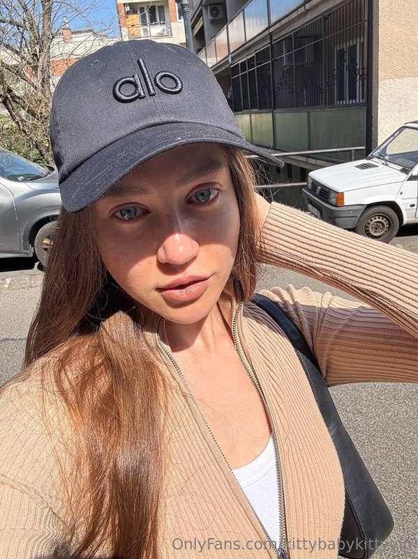 The sun is out, the mood is high, and this cap is doing its ..