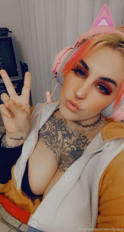 i’m having the most fun streaming four times a week 🥰💖 what ..