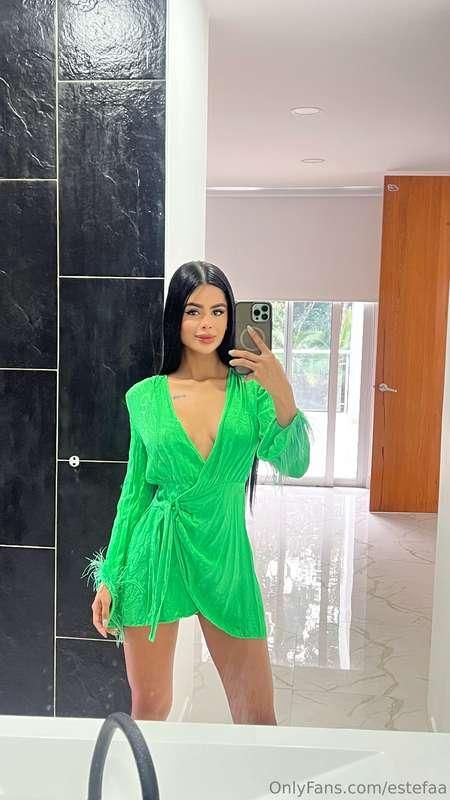 Feeling fresh, fierce, and a little flirtatious 💚💋