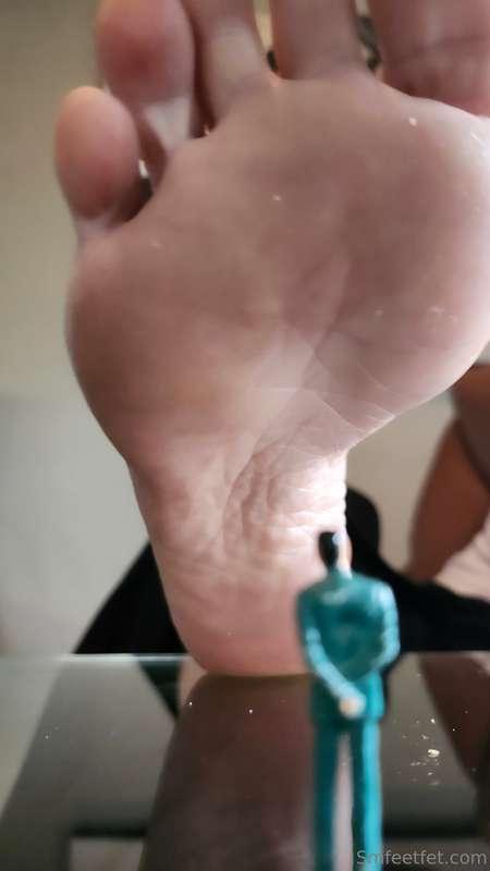 Wish your Giantess a massive Happy Birthday 🎂 🥳 
