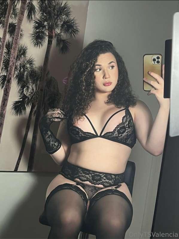 sweet dreams don’t start until i turn the lights off 😈