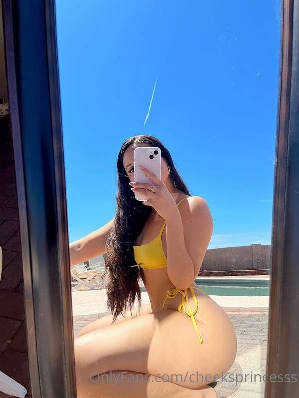What y’all doing this weekend?! Message me ur updates😜😜😜