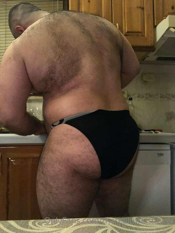 The bear wannabe is in the works again 🤓👨🏻‍🍳
