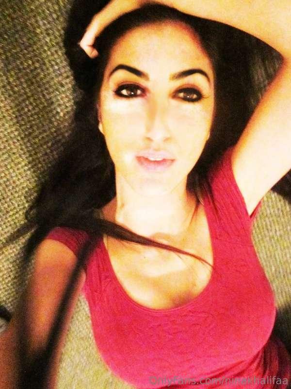 Do you like my red top babe?🙈