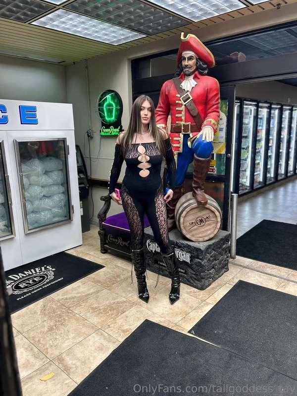 tallgoddess_tay image #1