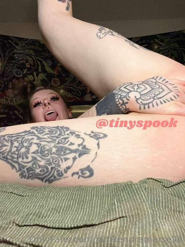 👁️ SWEET PEA WITH A STINKY SECRET 🤫 

FREE PAGE 😜
@tinyspook..