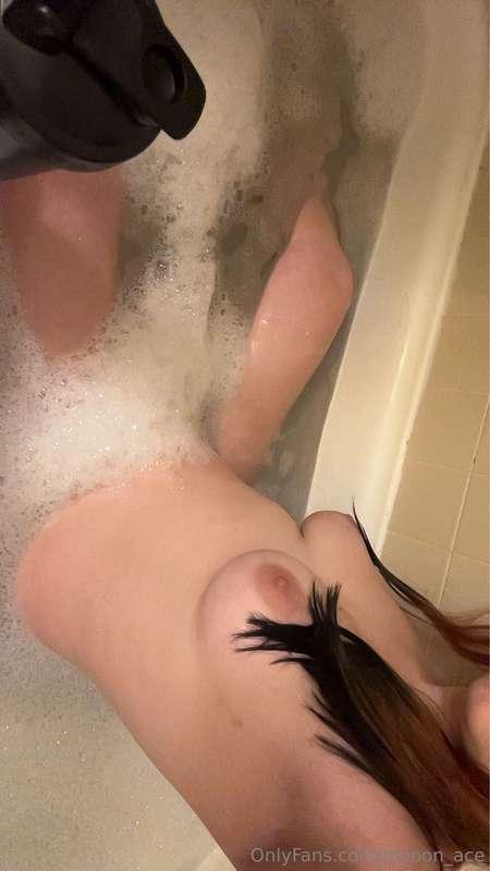 Wanna take a bath with me😘