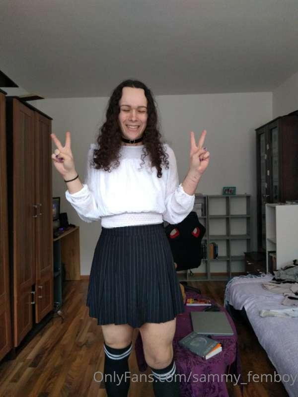 Happy Femboy Friday! Its been pretty hard on my so I'm in my..