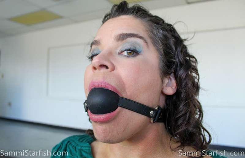 20 picture set
Ball gagged in panties
Official Website:  Sam..