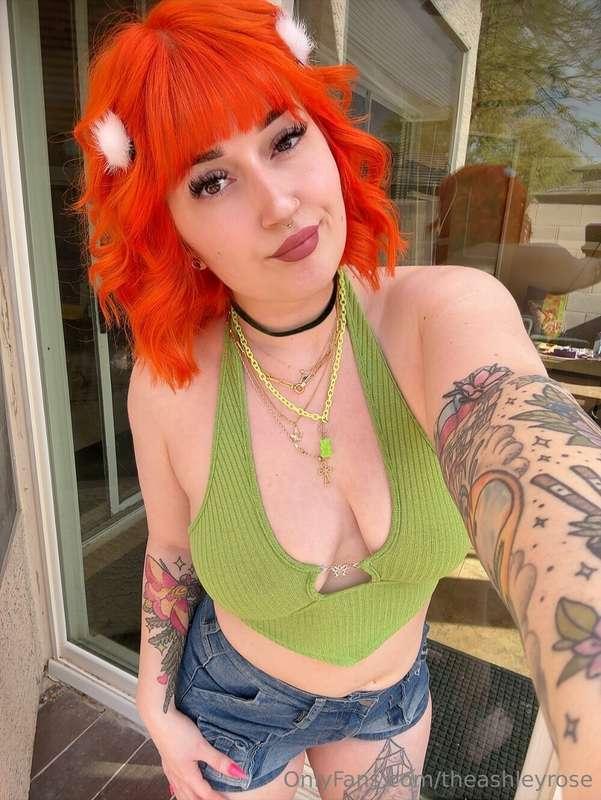 Soft smile, dangerous mind. 🥵😘