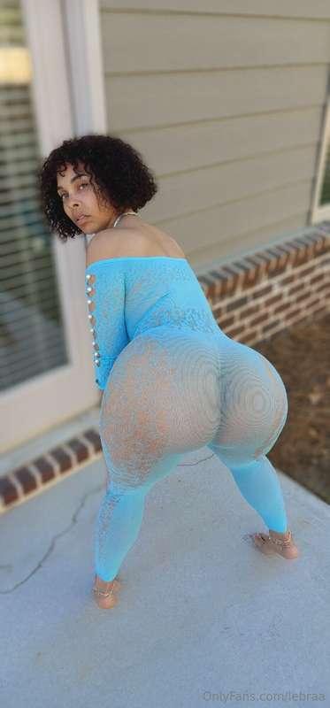 I bounce until we forget who's in charge 🍑🔥