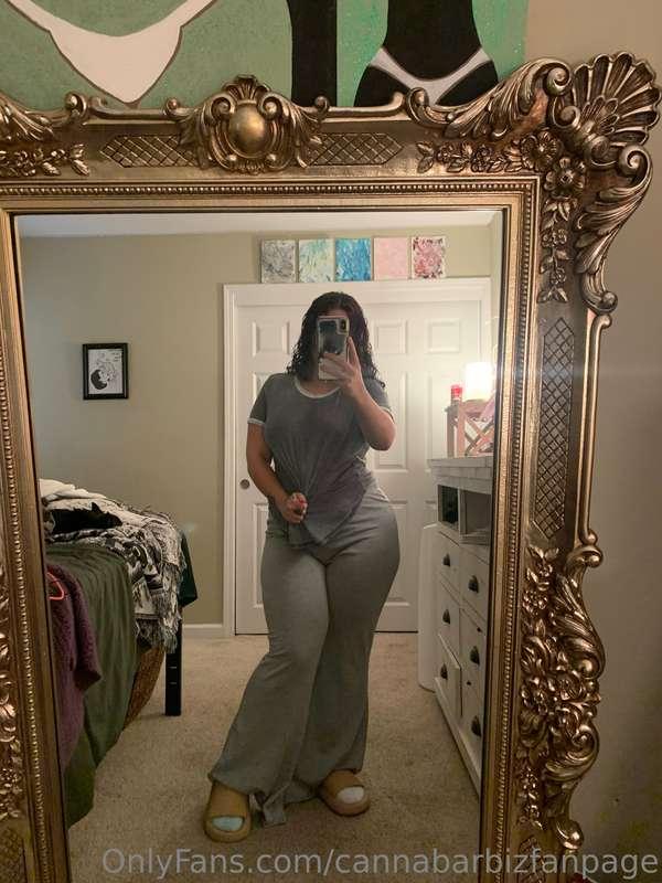 Grey sweat pants always hit 🤤