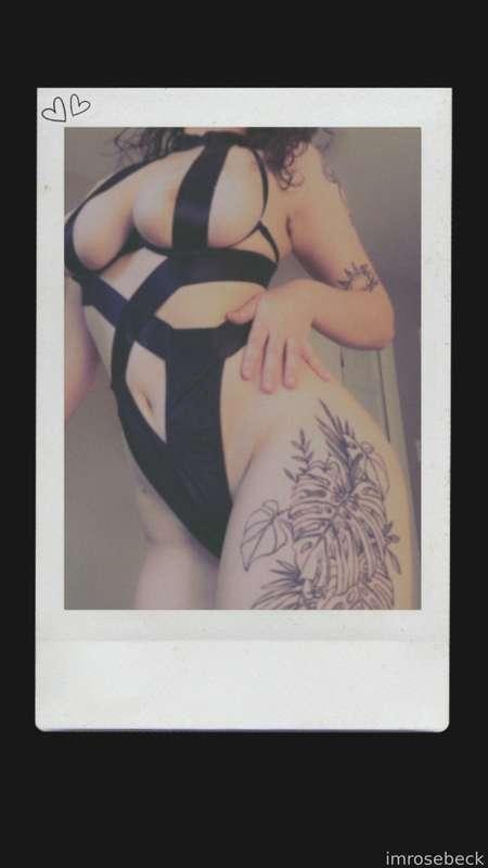 I was having some fun taking pics with this polaroid filter! Do you like this new lingerie? I’m posting the spicier ones tomorrow! :)

#lingerie #curvy #bigboobs #filter #armsup