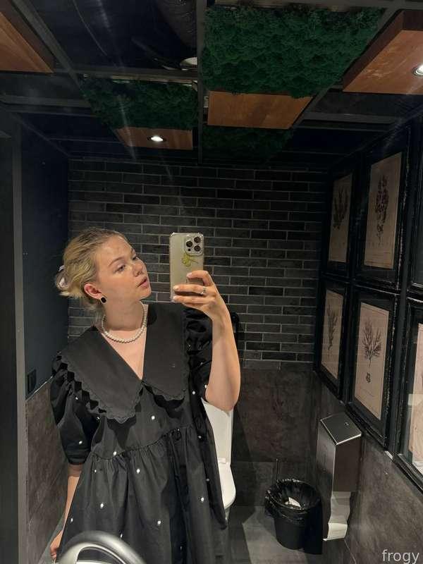 relaxing evening with my fam in restaurant!
wish u have amazing day c:

♡ #young #tiny #cute #fyp #blonde #shorthair #natural ♡