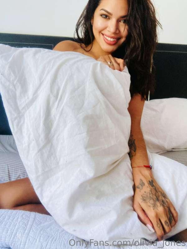 Getting ready for bed 😍 Join me?