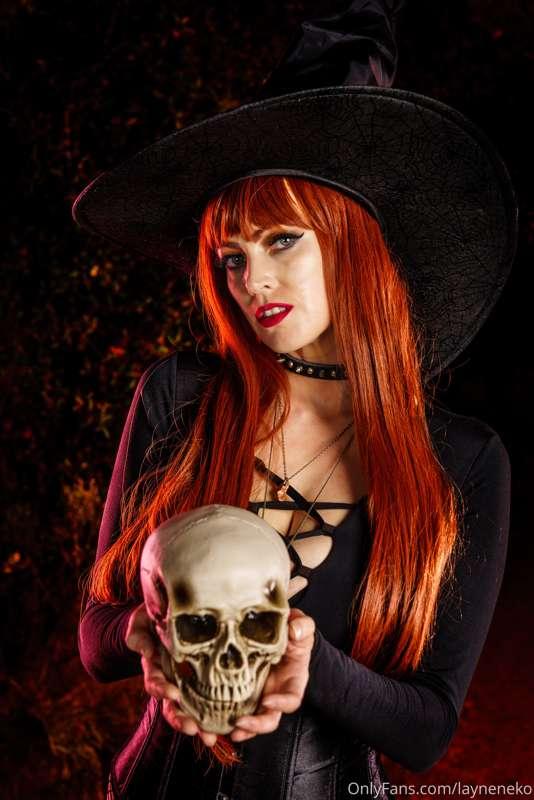 100% that Witch 
😉
Enjoy this sexy witch mini set.
Also don'..