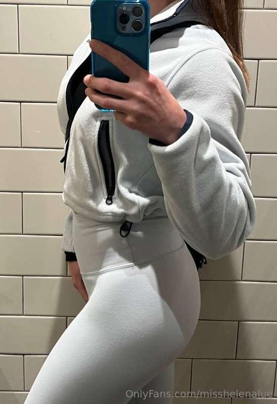 misshelenalue image #4