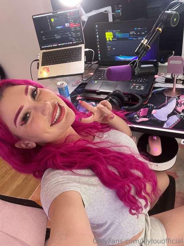 I'll be your new gamer gf 😘