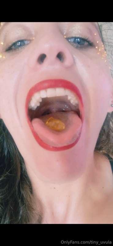 I like to tease and make you feel dizzy😈😵‍💫🤭Soft vore with a..