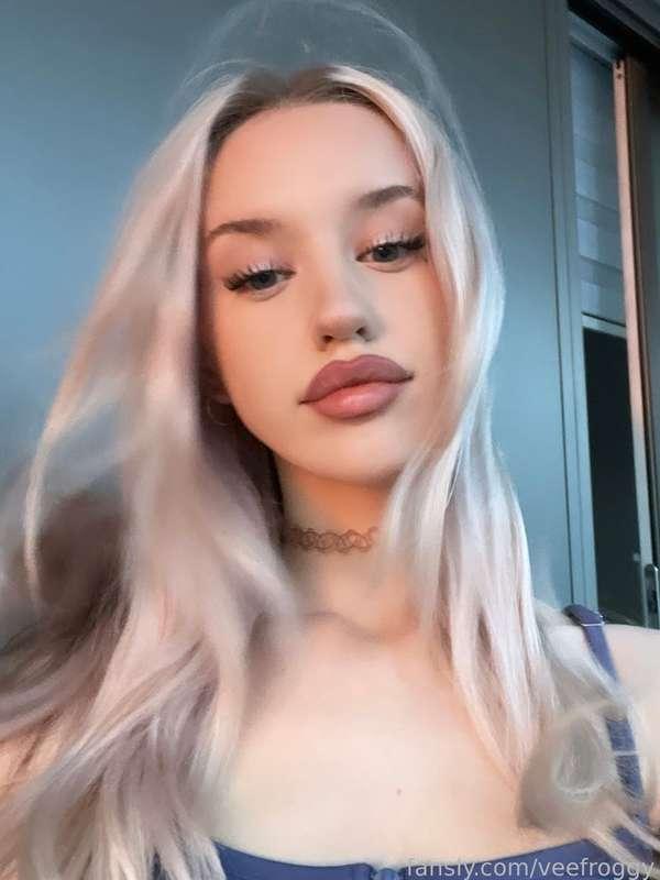 i’ve been so sad since my youtube channel got removed yesterday :( 
pls send positivity as i try to get it back &lt;3