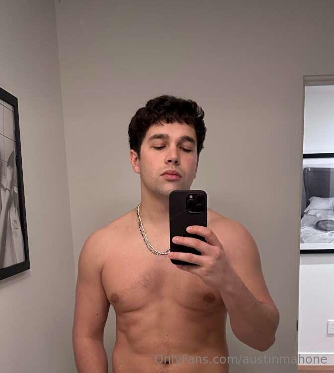 SURPRISE!! Unlock to see what’s down below 😈👀