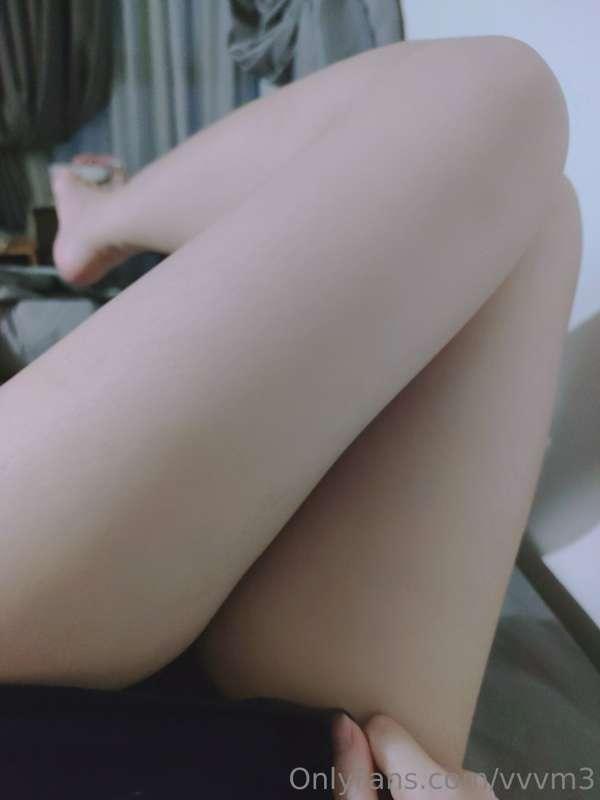 How do you like my thigh? (˃ ⌑ ˂ഃ )