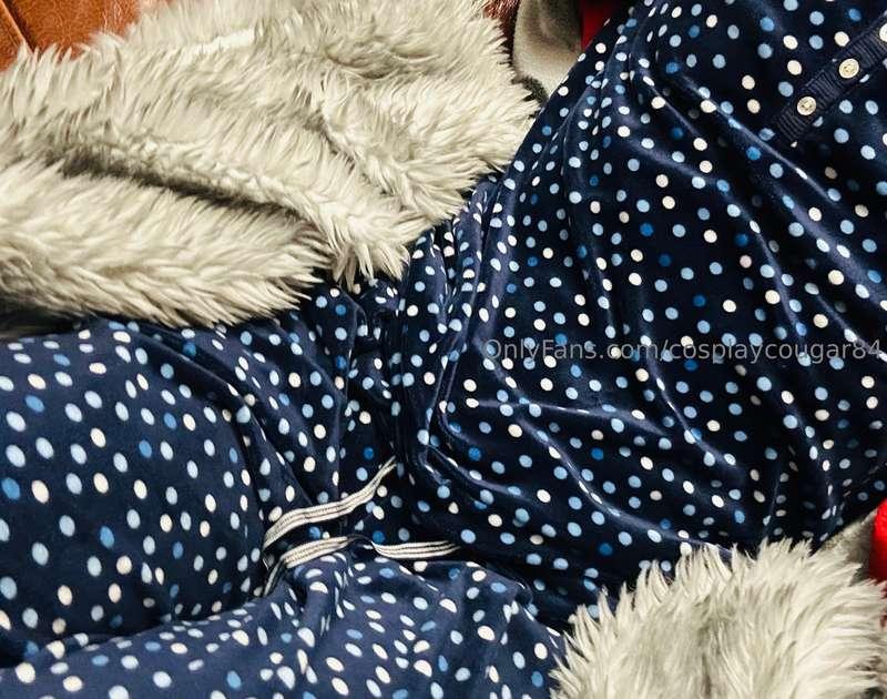 Feeling cozy! The only thing missing is a snuggle buddy. 😏