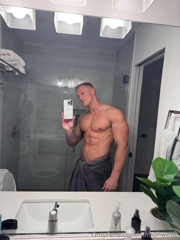 REMINDER LIVE TONIGHT AT 7 PM PST ;) you better not miss thi..