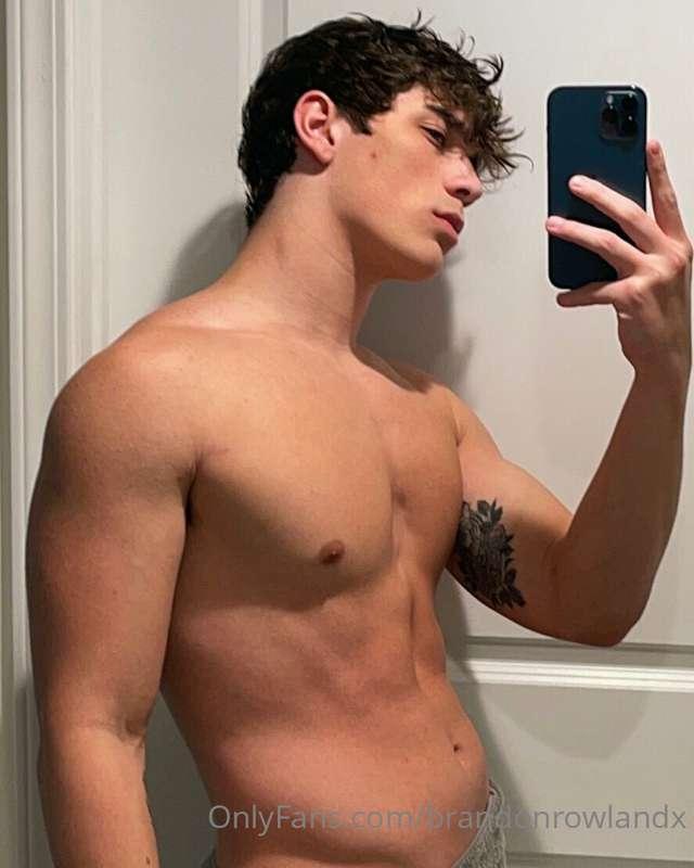 fresh out the shower 🤪 towel got a little loose at the end…