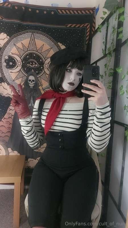 New cosplay! Might do some normal mime and clown stuff like ..