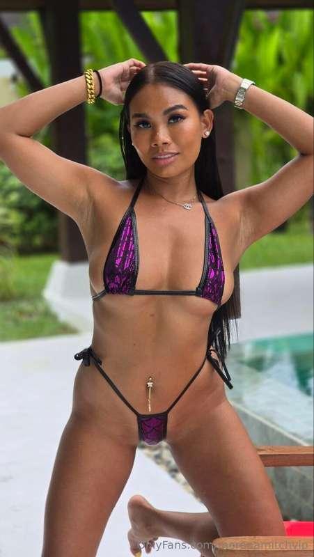 another day to tease you by the pool 👙 Slowly swipe right fo..
