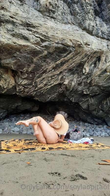 Amo tomarme fotos en la playa 😍  que esperas para mirar mis ..