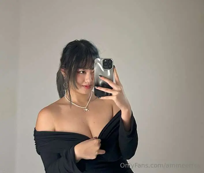 dressing up for you 🖤