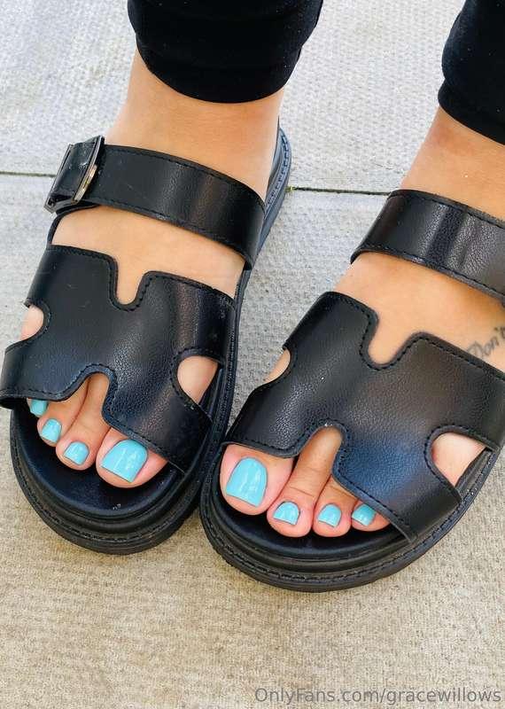 🩵little bundle of the light blue pedi 🩵