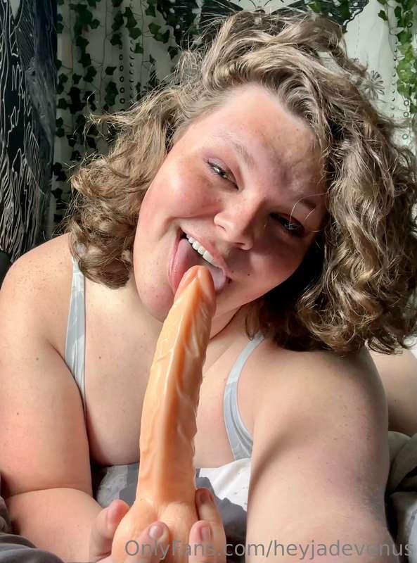 tryna pay my rent so mbyyyy treat ur girl with a tip if you ..