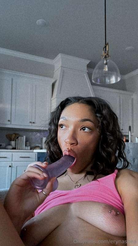 🍆 need something in my mouth 