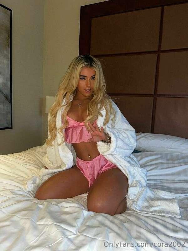You get 1 night in a hotel with me … what you doing ? 🙈👅