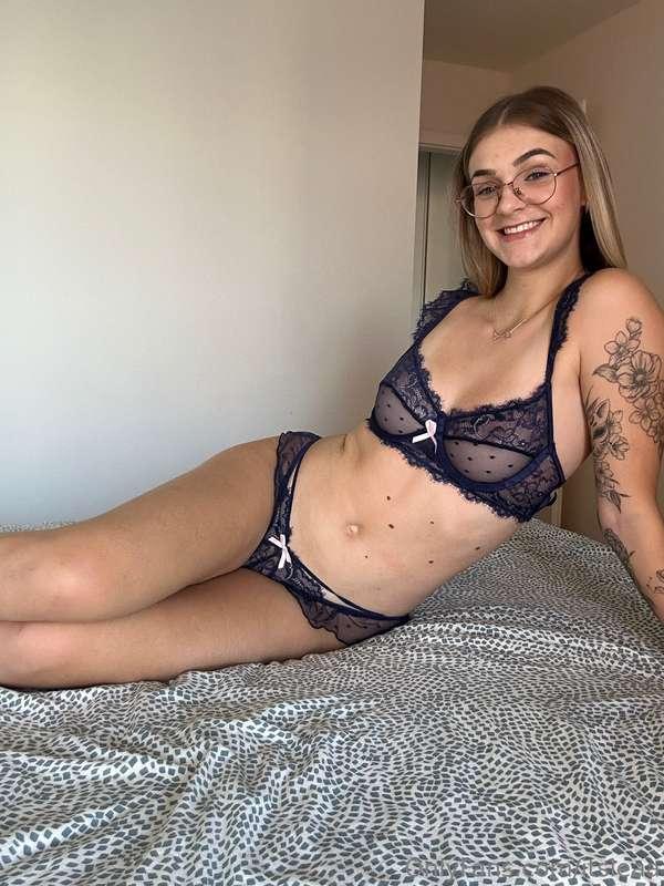 It's me again ! It's Sunday I want to see you in private 🥰