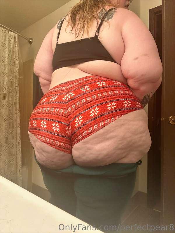 Ass too fat for these jeans I bought awhile ago. Oops. My hi..