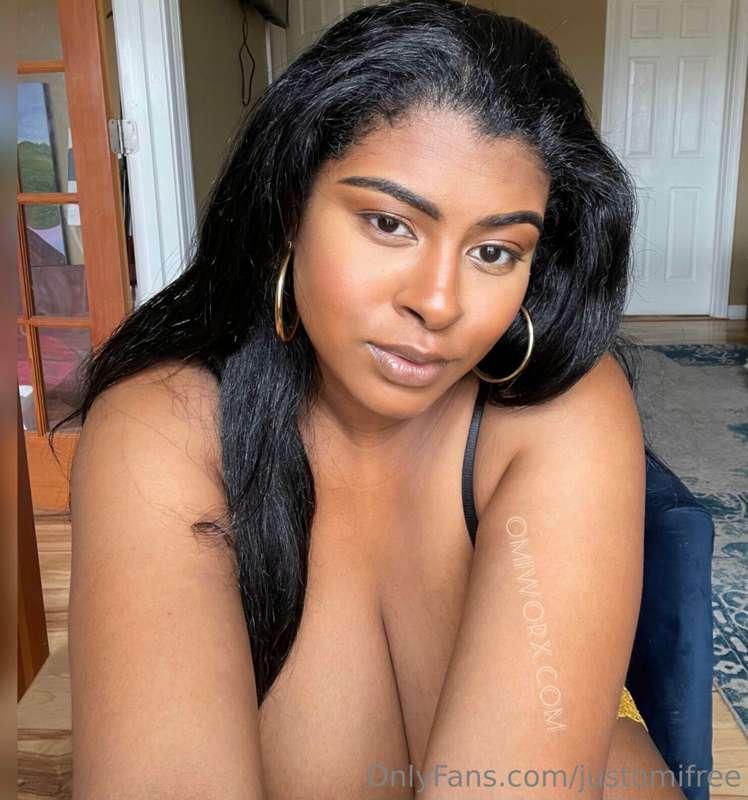 Just wanted to show you my face before you go to sleep 🥺