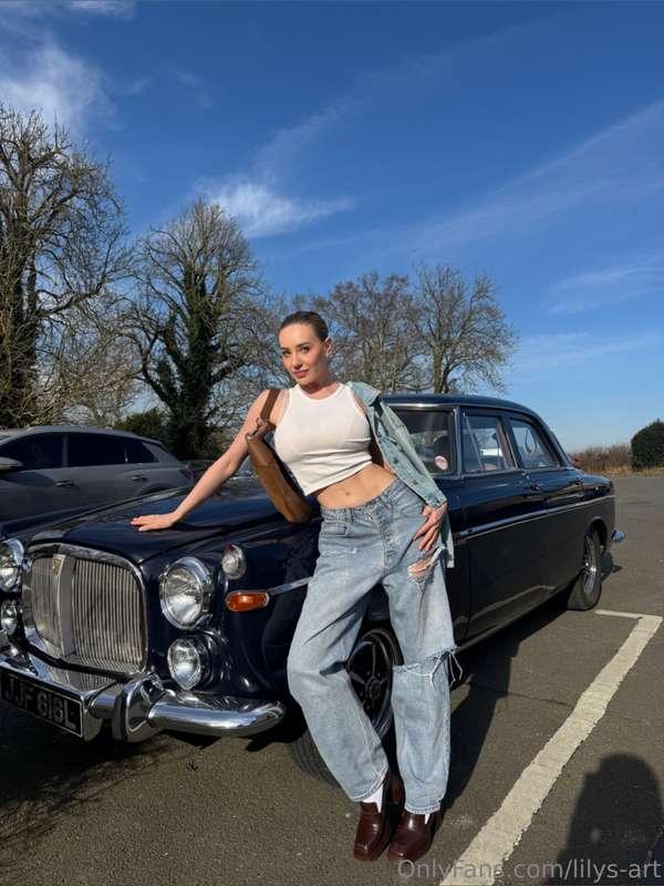 Car’s not the only thing with curves and power 💋🤭