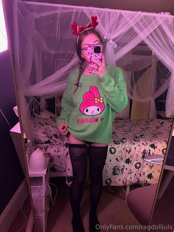 i love thigh highs so much