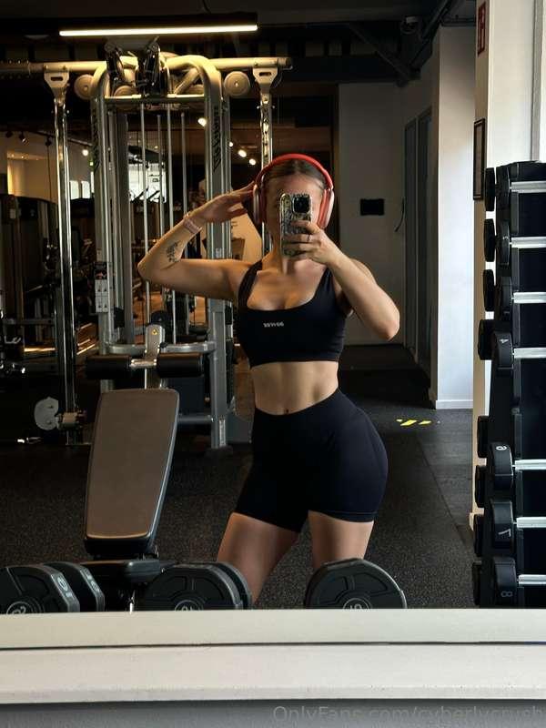 Sporty, sexy, and impossible to ignore💘