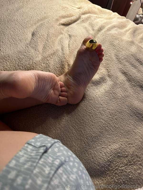 There’s a surprise between my toes!