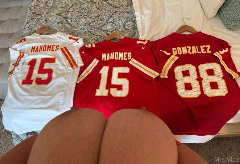 Ok yall, which jersey should I wear for the game tomorrow?? ..