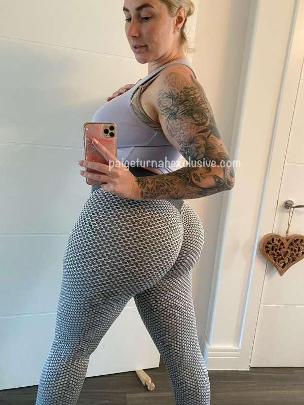 Who loves my thick PAWG curves in leggings?? 🤩