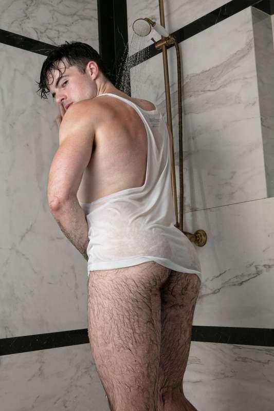 shower time with @fiachraonly 😳💘😈