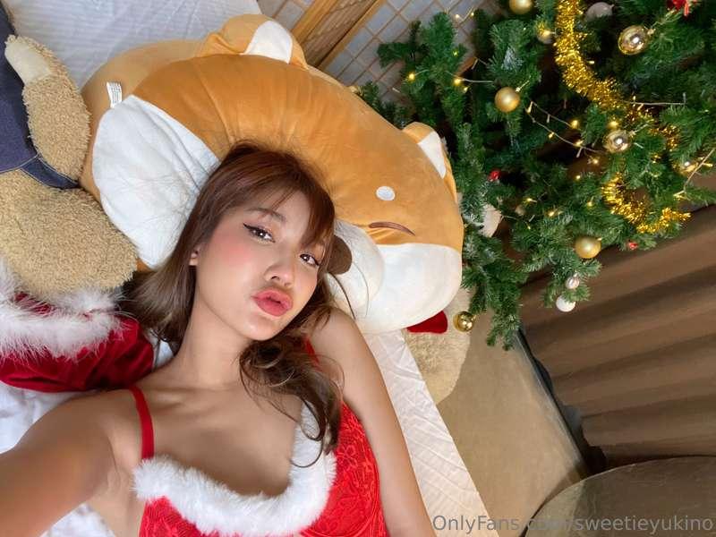 All I want for Christmassss.. is youuuu