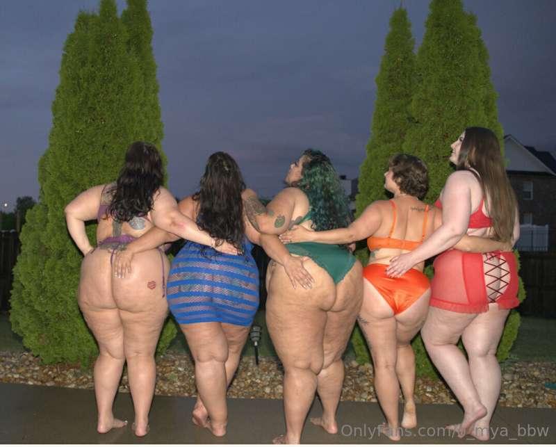 So booties for attention of course 🏳️‍🌈 @ Me 👅👅 @carissmadel..
